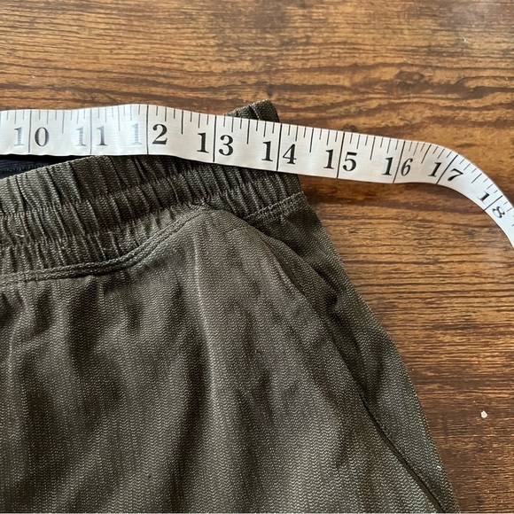 Lululemon Active Expert Short Tight 6" Heathered Dark Olive / Dark Olive Size L - Picture 2 of 12